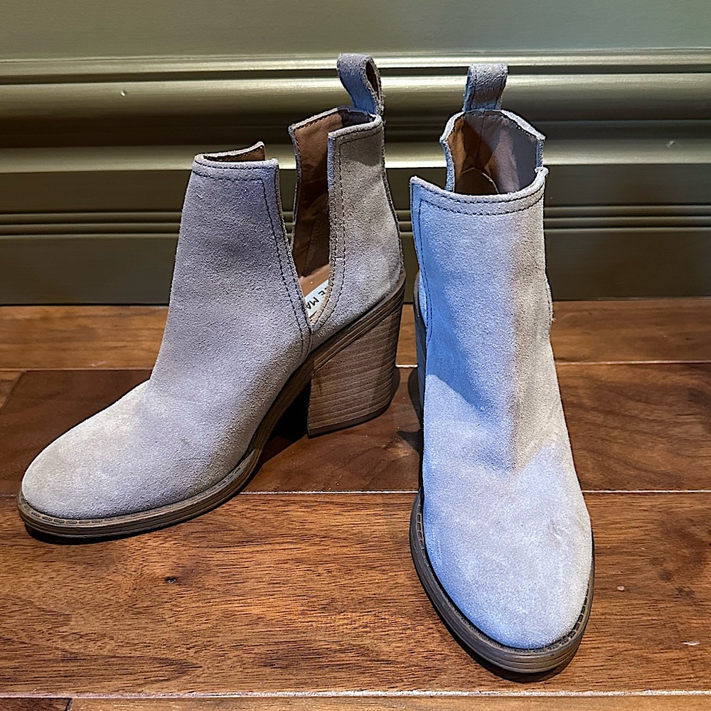 Steve Madden Sharini Bootie in Taupe Suede